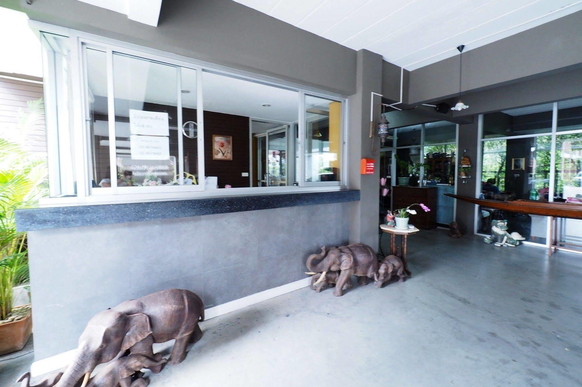 Namnon Place Nonthaburi Exterior photo